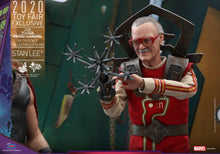 Load image into Gallery viewer, Thor: Ragnarok MMS570 Stan Lee 1/6th Scale Hot Toys Collectible Figure
